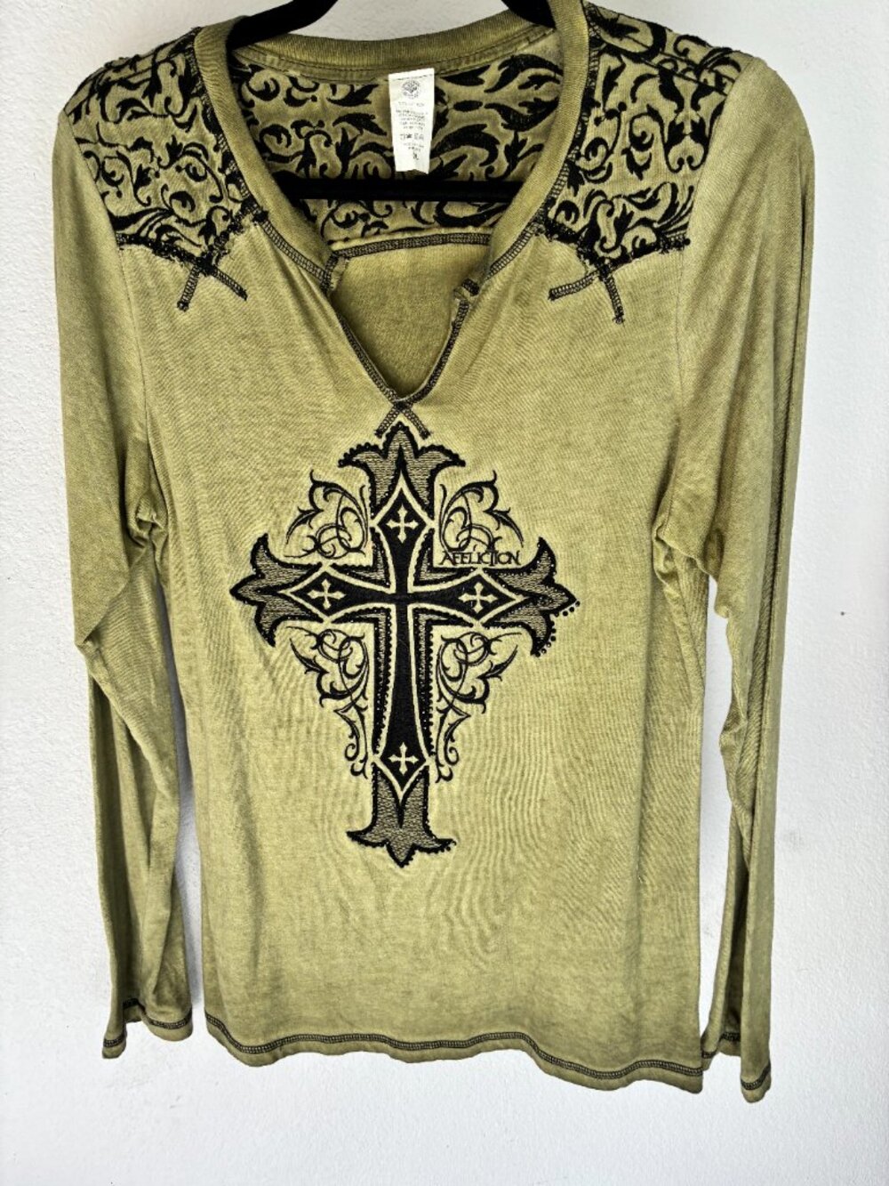 woman's Affliction shirt - XL